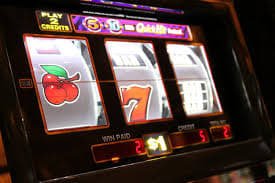 Low-data mode for Microgaming games Mobile phone showing Microgaming slot on low-data mode
